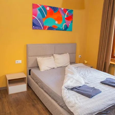 3-bedroom - Urban Art Gallery - Free Parking! Apartment *
