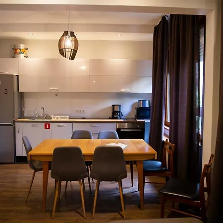 Apartment 3-bedroom - Urban Art Gallery - Free Parking! *
